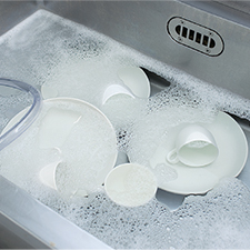 Fill sinks with instantly diluted detergent with GAD-10 / GAD-35.